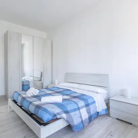 Gobetti, By Short Holidays *