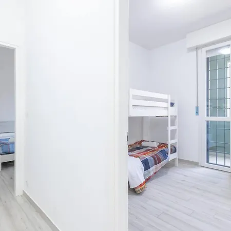 Gobetti, By Short Holidays Apartment *