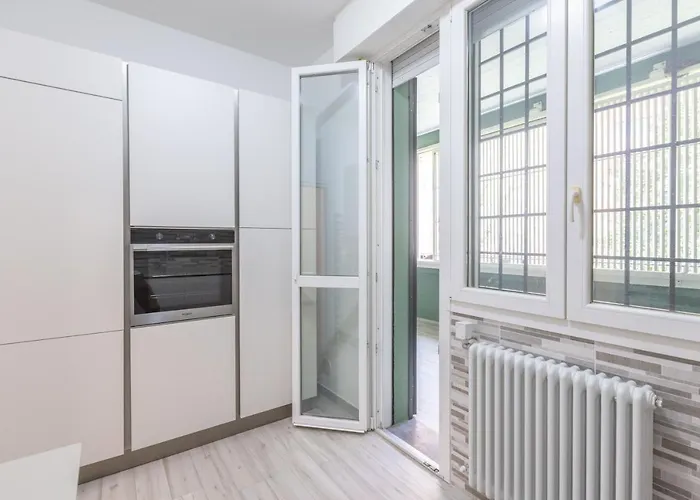 Gobetti, By Short Holidays