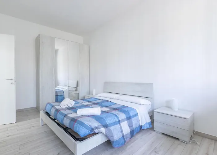 Gobetti, By Short Holidays *